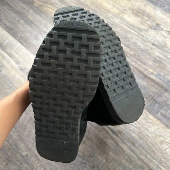 Boots - Picture 3 of 6